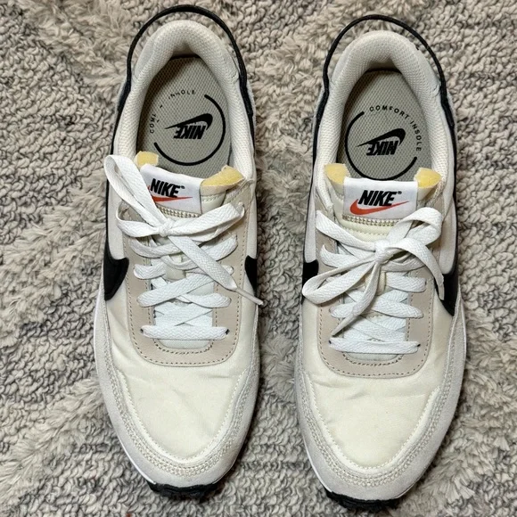 Nike Women’s Waffle Debut Shoes | Size 8.5 - Picture 4 of 9